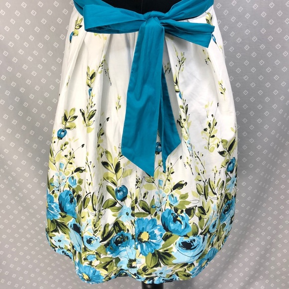 Formal Dress - Picture 5 of 7